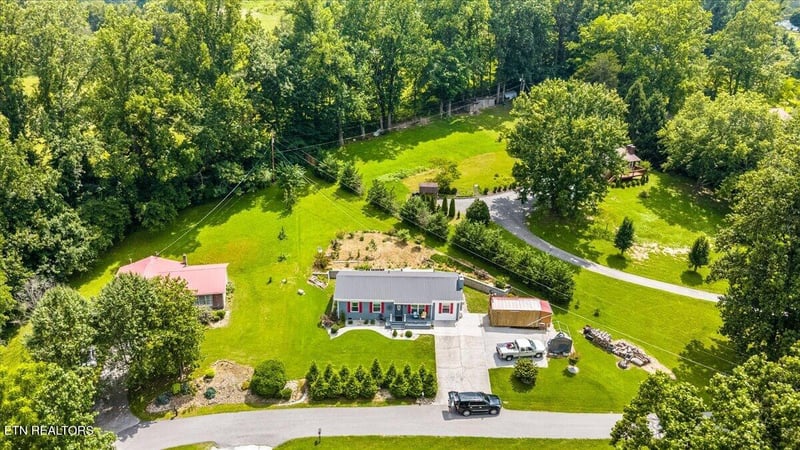 112 Country Hill Ln, Lafollette, TN 37766