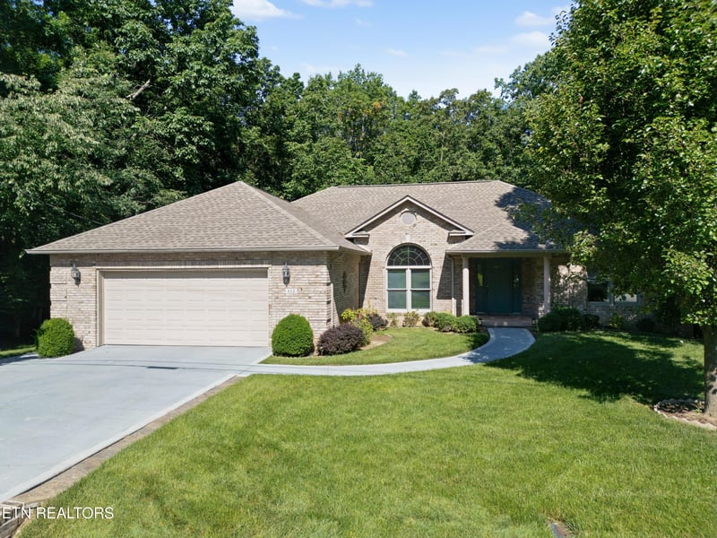 112 Cromwell Ln, Crossville, TN 38558
