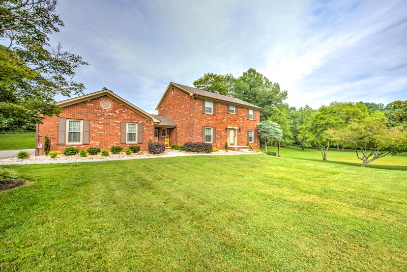112 Gibbs Ferry Rd, Clinton, TN 37716