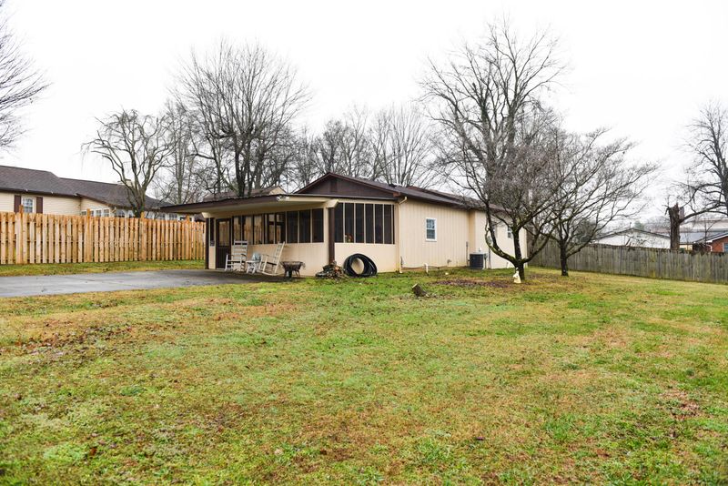 112 Hatcher Ln, Maryville, TN 37803