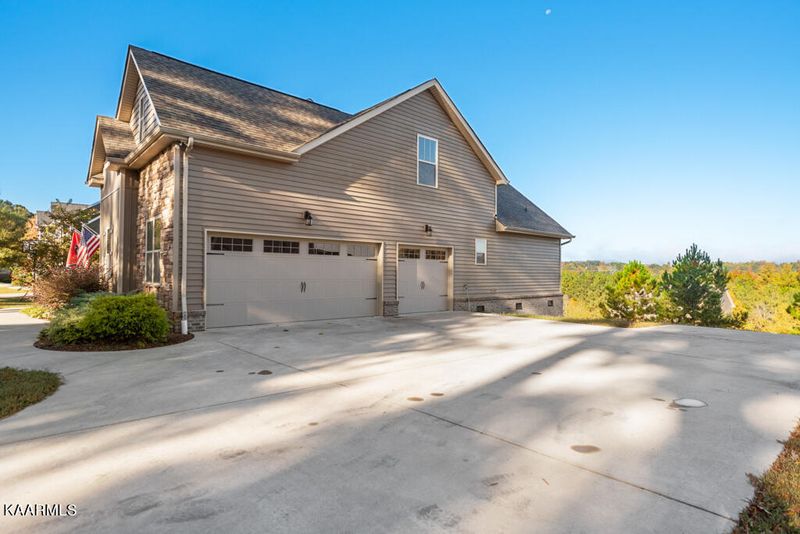 112 Hitchberry Rd, Oak Ridge, TN 37830