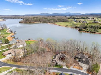 112 Hiwonihi Tr, Vonore, TN 37885