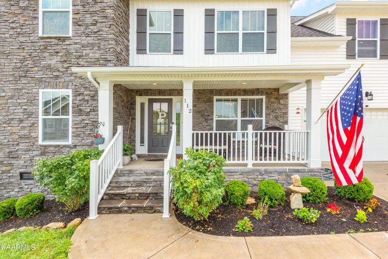 112 Hollyberry Rd, Oak Ridge, TN 37830