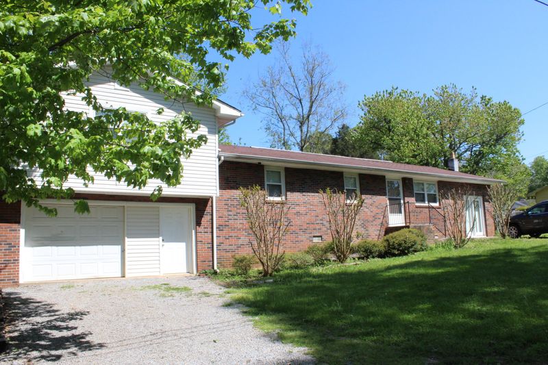112 Jaynes St, Sweetwater, TN 37874