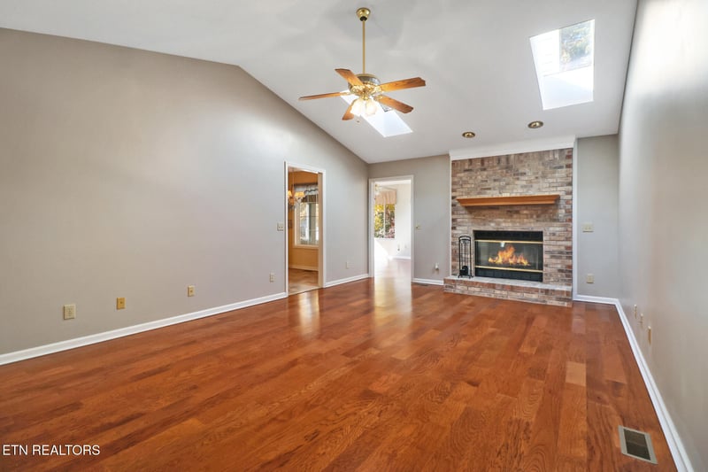 112 Lakewood Dr, Crossville, TN 38558