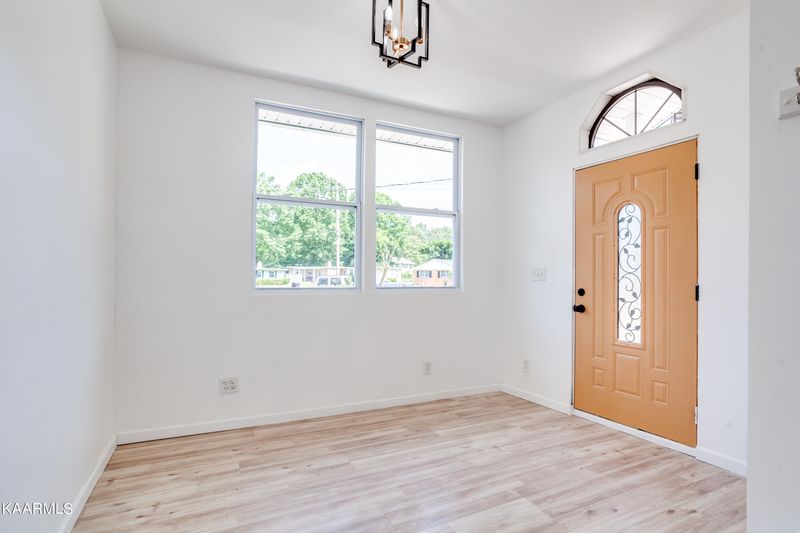 112 Manchester Rd, Oak Ridge, TN 37830