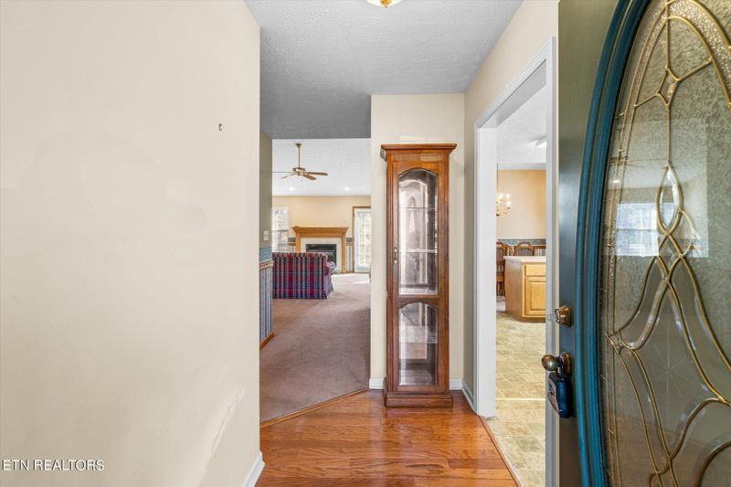 112 Marywater Ln, Oak Ridge, TN 37830