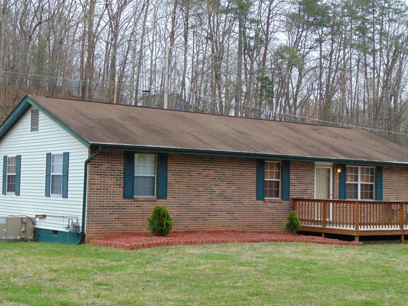 112 Meadowlark Ln, Harriman, TN 37748