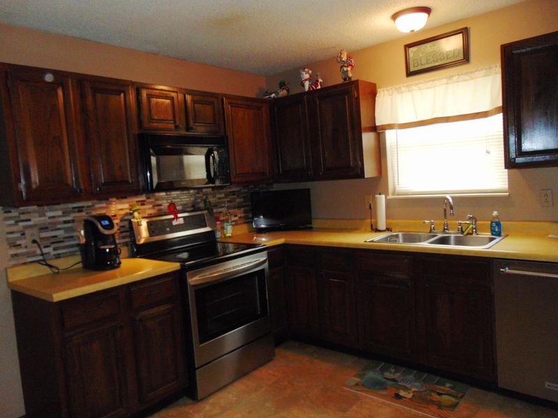 112 Meadowlark Ln, Harriman, TN 37748