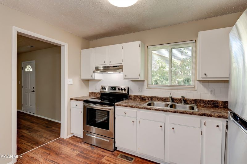 112 N Dewey Roberts Sr St, Knoxville, TN 37915