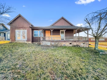 112 N Farnum St, Friendsville, TN 37737