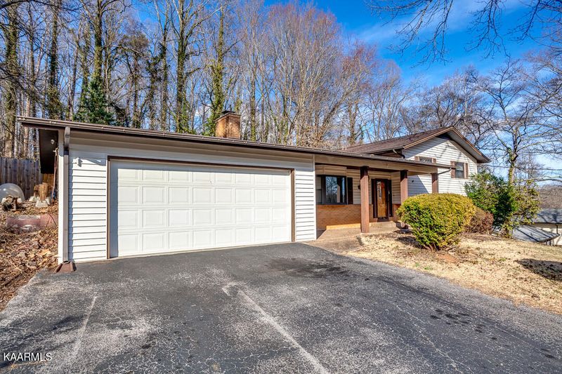 112 Newridge Rd, Oak Ridge, TN 37830