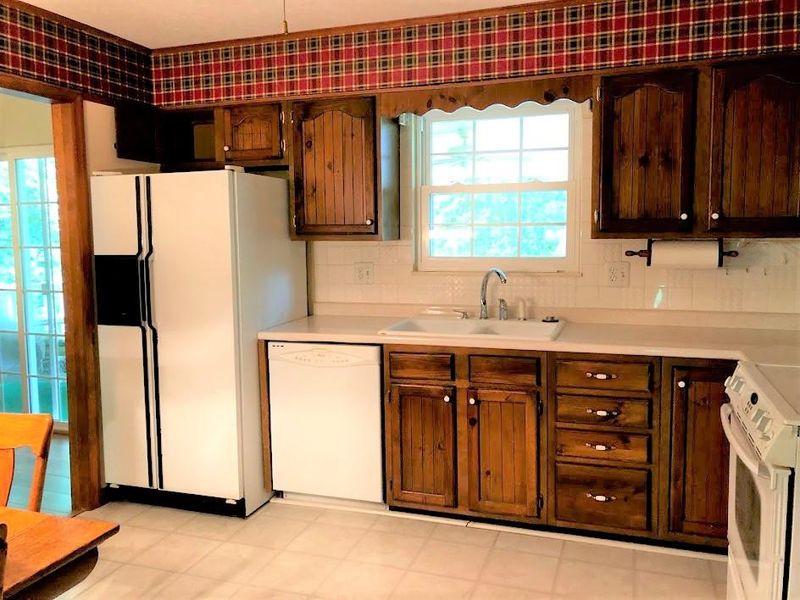 112 Oakwood Dr, Clinton, TN 37716