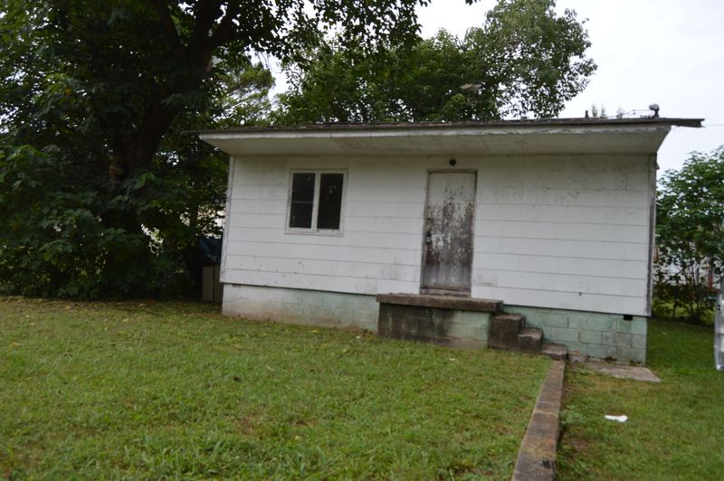 112 Old Roane St, Harriman, TN 37748