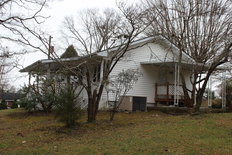 112 Porter Rd, Oak Ridge, TN 37830