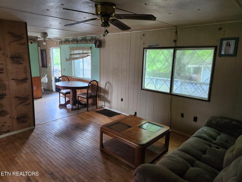 112 Queen St, Clinton, TN 37716