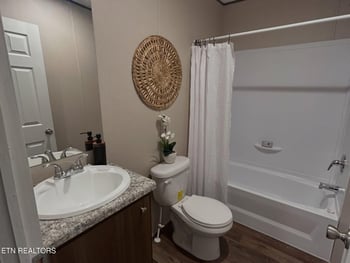 112 Redwood Dr, Harriman, TN 37748