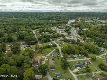 112 Redwood Dr, Harriman, TN 37748