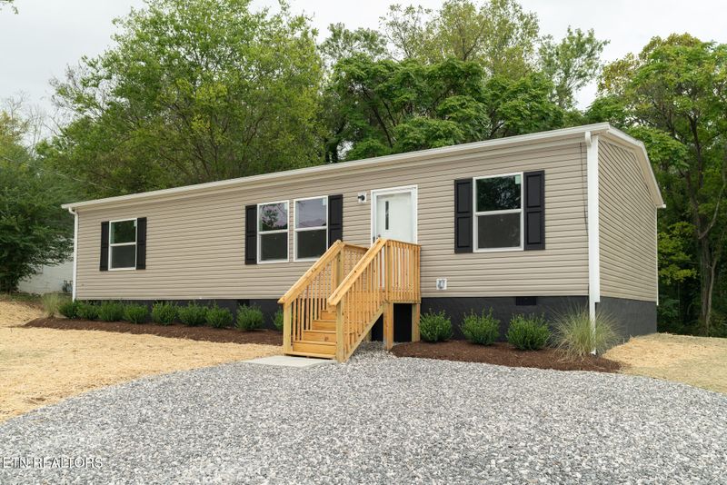 112 Redwood Dr, Harriman, TN 37748