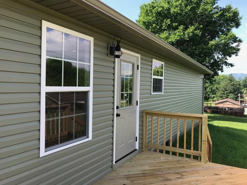 112 Rusty Rd, Jacksboro, TN 37757