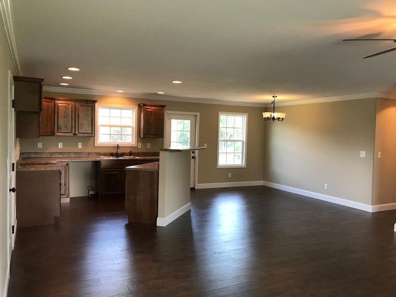112 Rusty Rd, Jacksboro, TN 37757