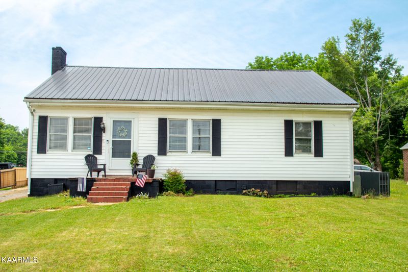 112 S Hill St, Athens, TN 37303
