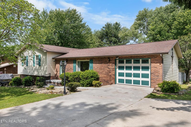 112 Shannon Rd, Jacksboro, TN 37757