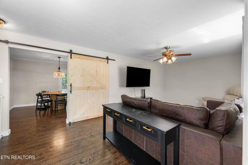 112 Shannon Rd, Jacksboro, TN 37757