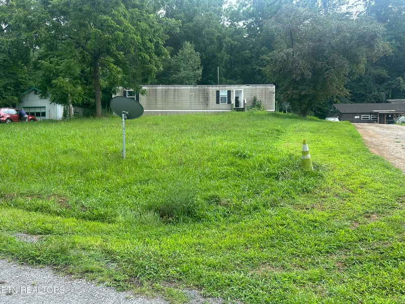 112 Stiner Shores Rd, Sharps Chapel, TN 37866
