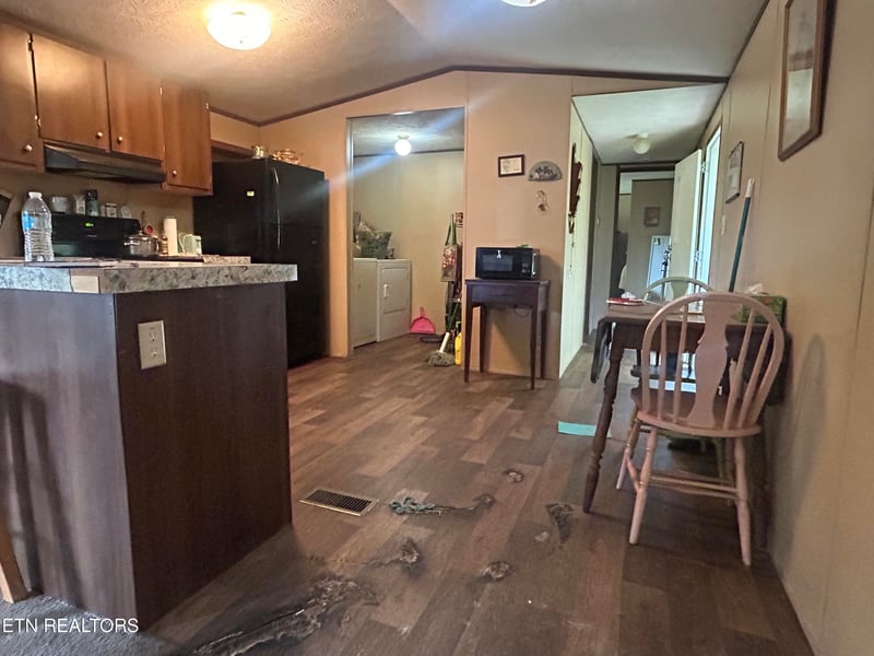 112 Stiner Shores Rd, Sharps Chapel, TN 37866