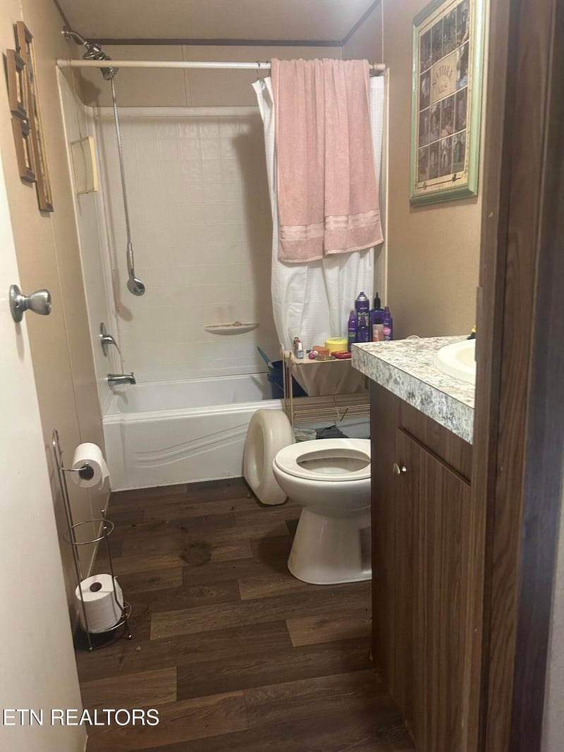 112 Stiner Shores Rd, Sharps Chapel, TN 37866