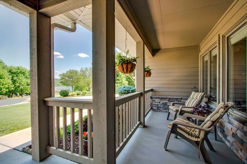 112 Tanasi Ct, Loudon, TN 37774