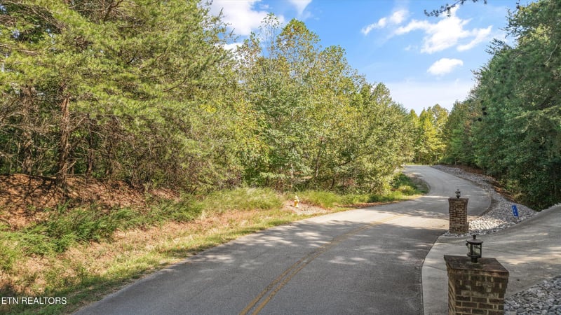 112 Thief Neck Dr, Rockwood, TN 37854