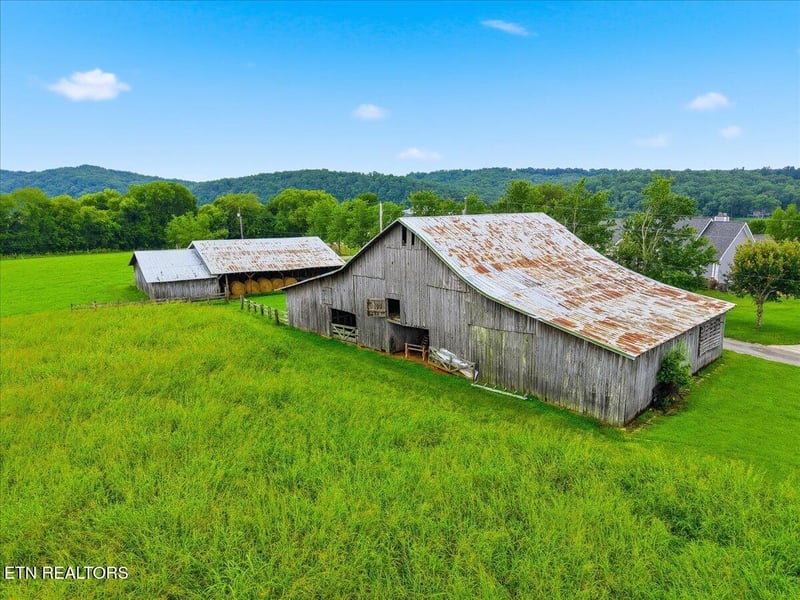 112 Walden Ln, Harriman, TN 37748