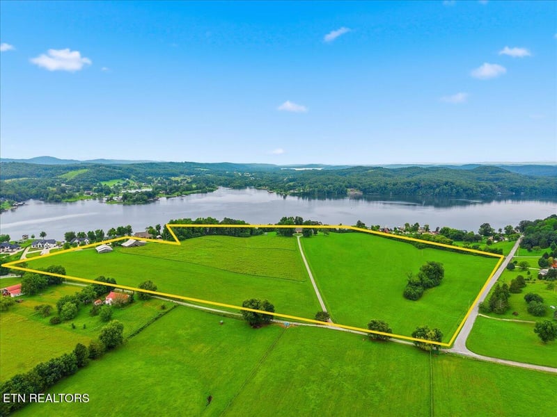 112 Walden Ln, Harriman, TN 37748