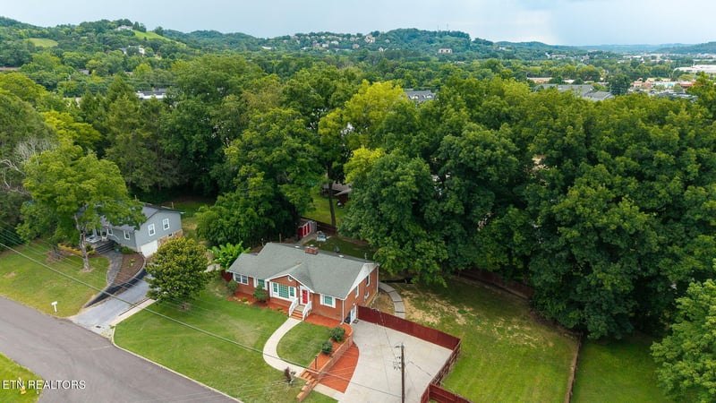 112 Y Rd, Sevierville, TN 37862