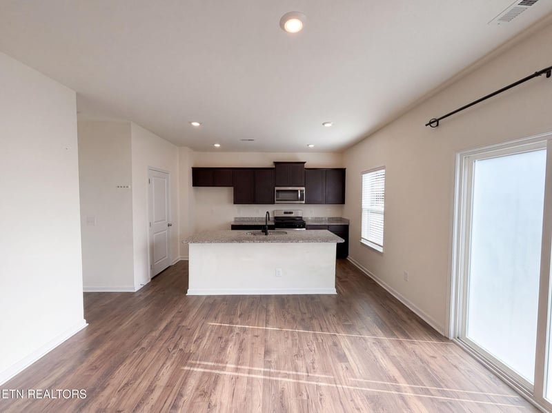 1120 Amber Vista Ln, Knoxville, TN 37914