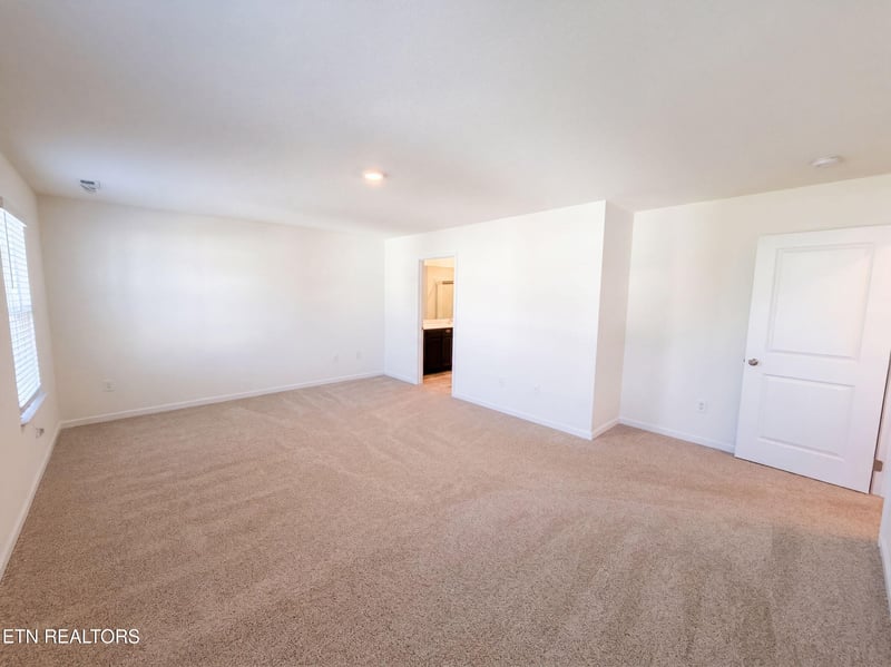 1120 Amber Vista Ln, Knoxville, TN 37914