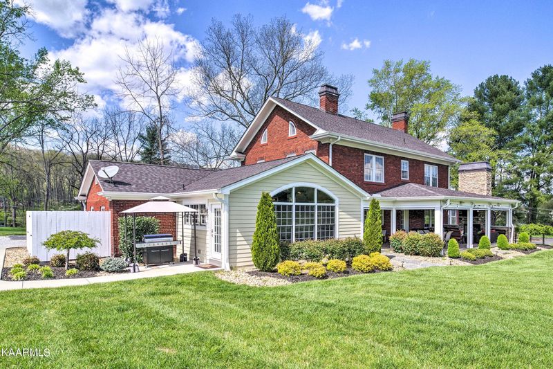 1120 E Elm St, Lafollette, TN 37766