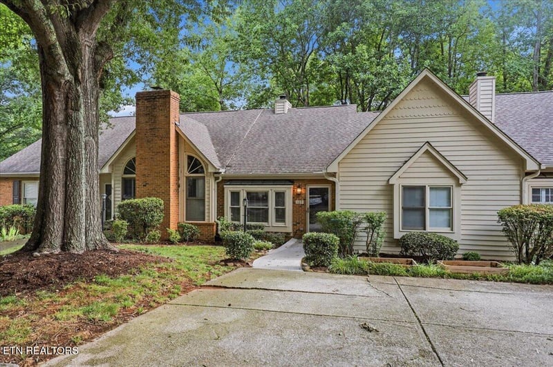 1120 Harrogate Dr, Knoxville, TN 37923