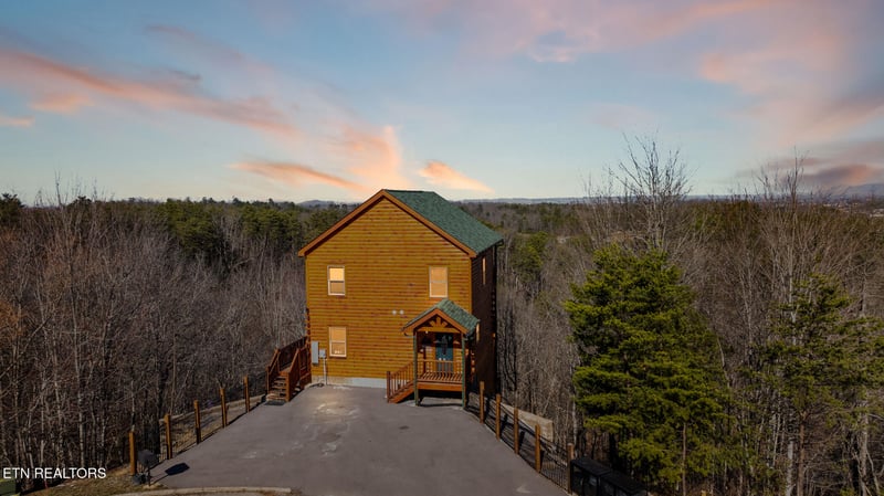 1120 N Trail Dr, Sevierville, TN 37862