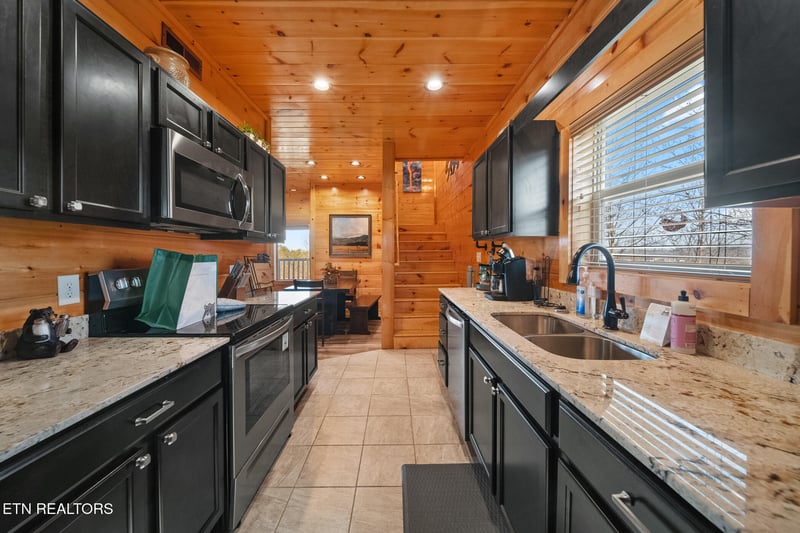 1120 N Trail Dr, Sevierville, TN 37862