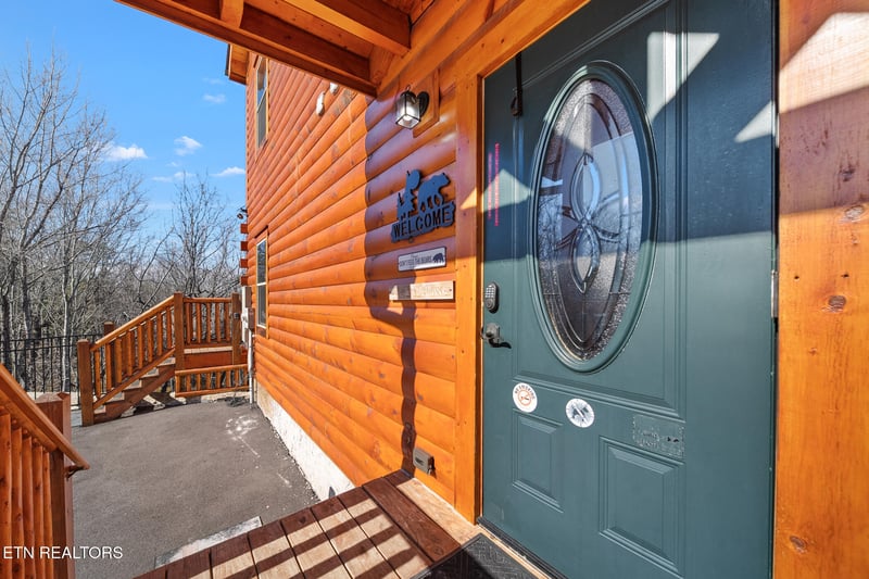 1120 N Trail Dr, Sevierville, TN 37862