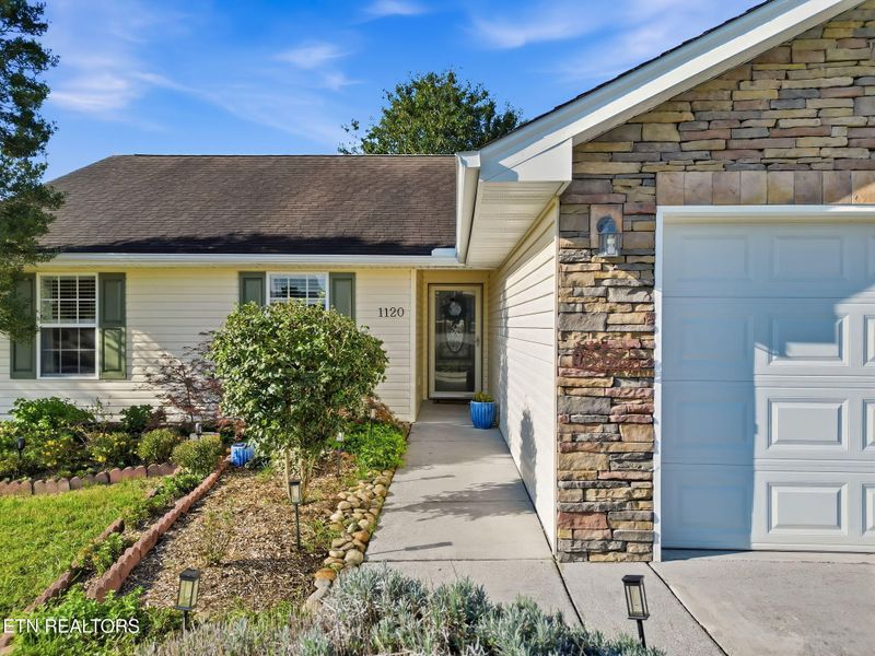 1120 Stone Creek Ln, Sevierville, TN 37876