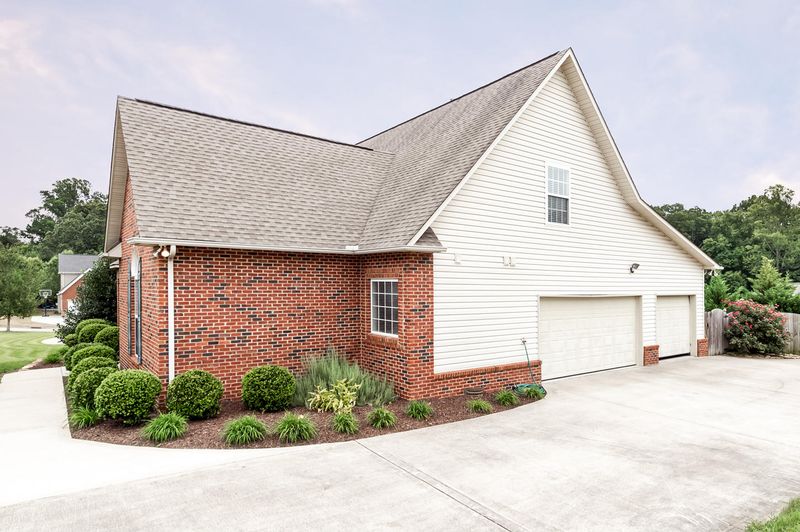 11204 Fall Garden Ln, Knoxville, TN 37932