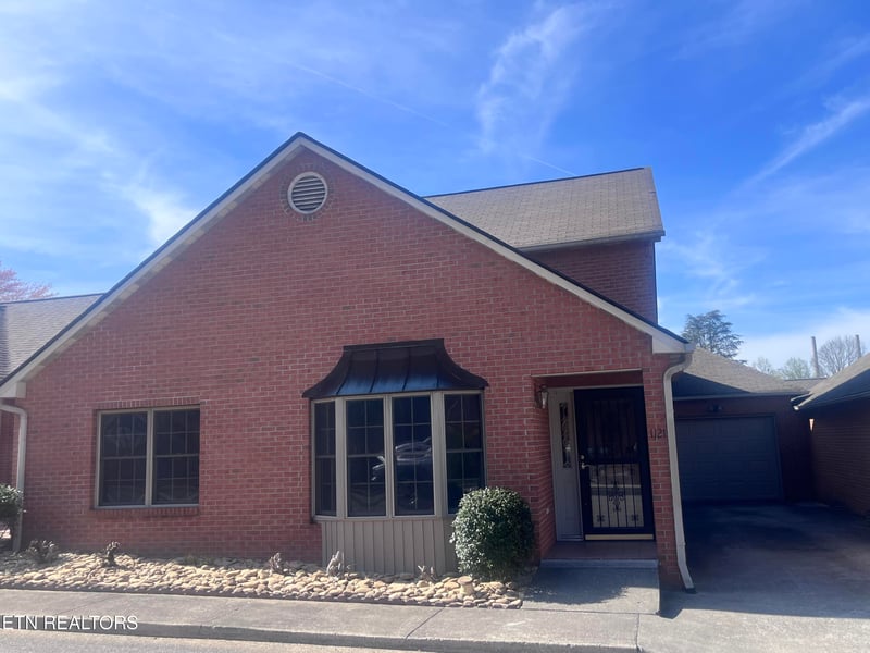 1121 Fairgrounds Ct, Kingston, TN 37763