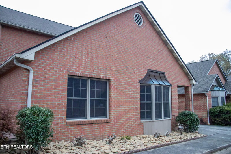 1121 Fairgrounds Ct, Kingston, TN 37763