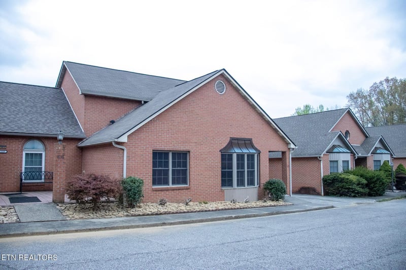1121 Fairgrounds Ct, Kingston, TN 37763