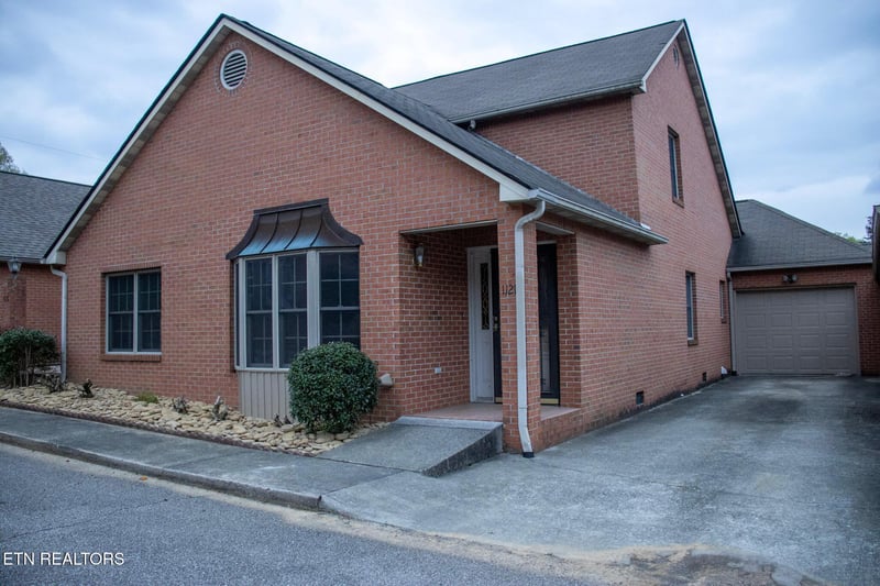 1121 Fairgrounds Ct, Kingston, TN 37763