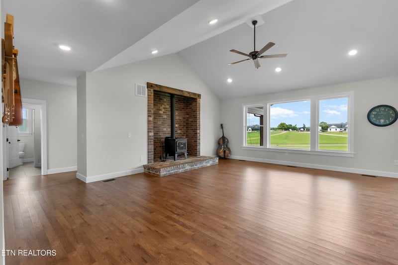 1121 Frogpond Rd, Friendsville, TN 37737